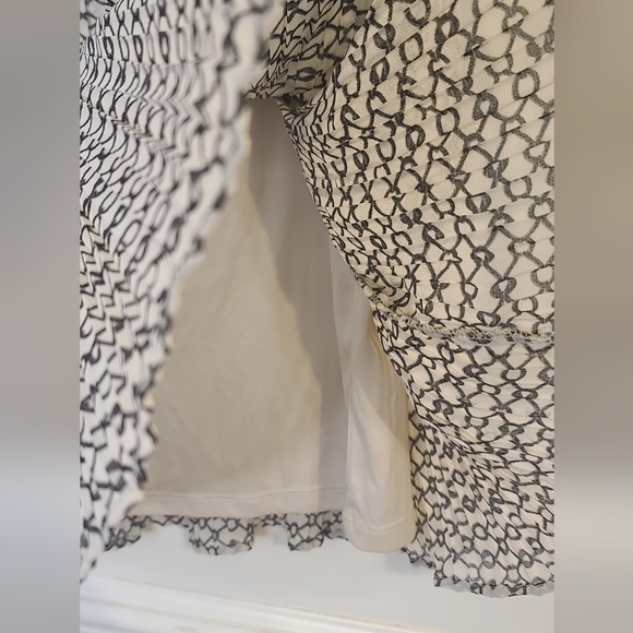 Adrianna Papell Cream and Black Blouse - Picture 9 of 9